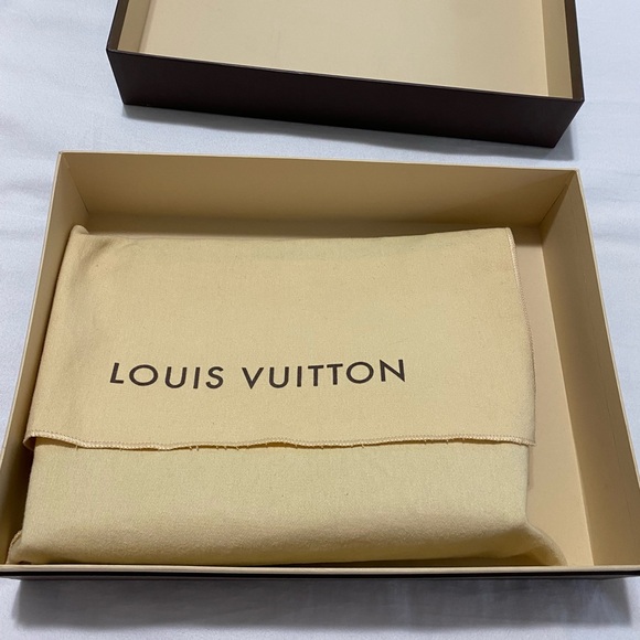 Authentic Louis Vuitton Toiletry Pouch - Picture 5 of 8